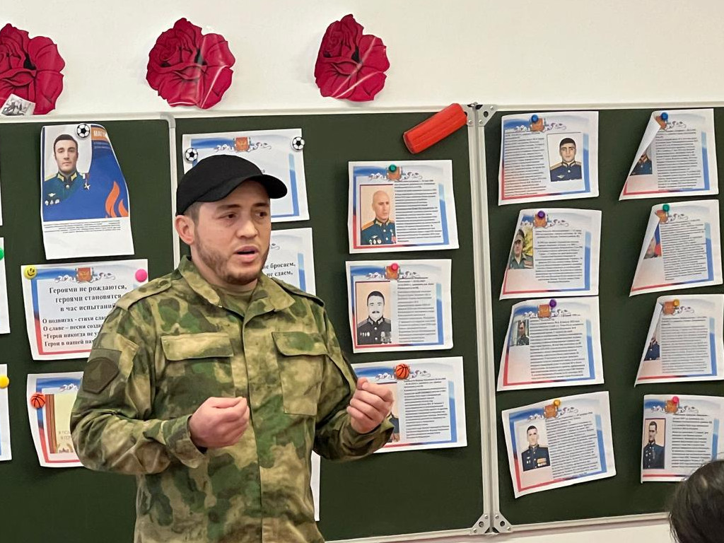 Профориентационное мероприятие среди молодежи «Выпускник -2025», приуроченное к Дню Героев Отечества России